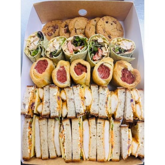 The World Cup Midnight Feast Box (Feeds 5)